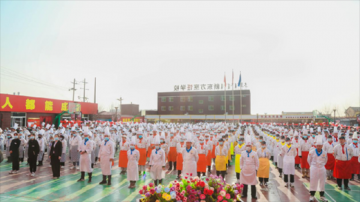 爆竹声声辞旧岁，金牛犇犇闹元宵