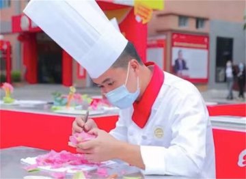 新东方烹饪学校的雕刻手艺，绝了！