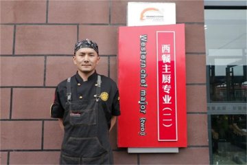 为什么说“老板更愿意为烹饪学校毕业生支付高工资”？