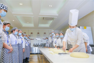 【大师进校园】好利来大师受邀走进呼和浩特新东方烹饪学校