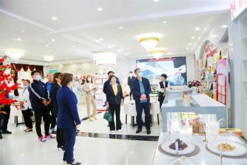 通辽市管理局领导、职业培训学校负责人一行来我校参观交流