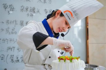 学西点选择新东方烹饪学校，成就你的西点梦想