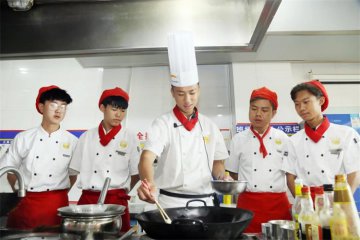 初中毕业生！毕业后学美食烹饪技术，竟有这么多的优势！